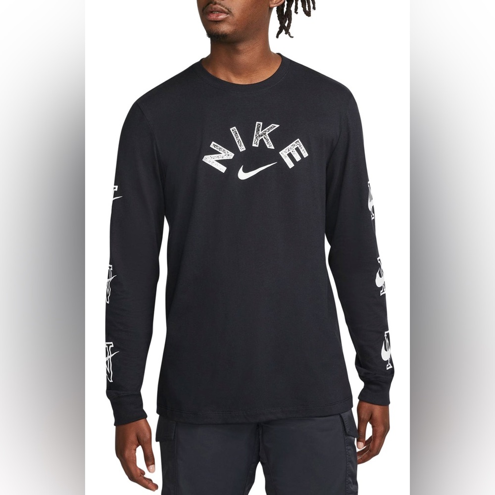 Nike Men’s Sportswear Long Sleeve T-Shirt